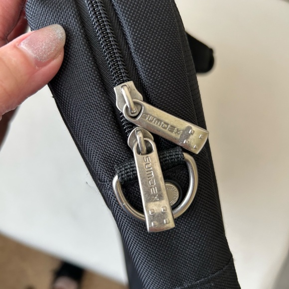 Laptop Bag - Black Nylon - Handle - Zipper Closure -Padded - 12.5" x 9" x 2.5" - Picture 9 of 10